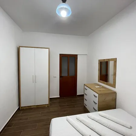 Yllis Rooms Himarë Exterior foto