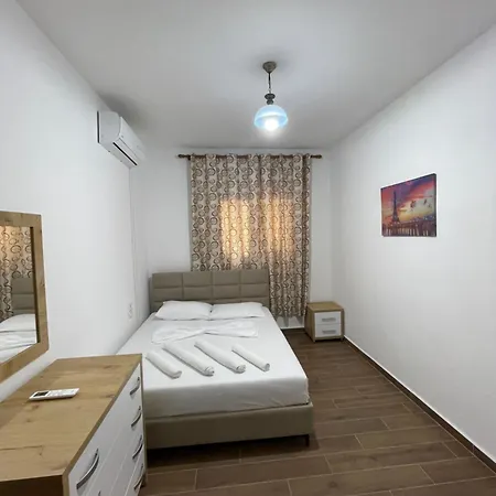 Yllis Rooms Himarë Exterior foto