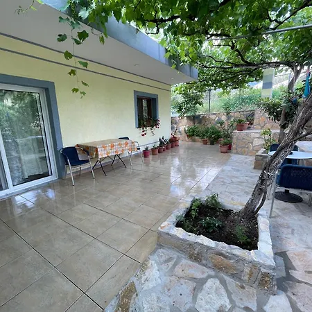 Yllis Rooms Himarë Exterior foto