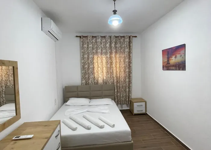 Yllis Rooms
