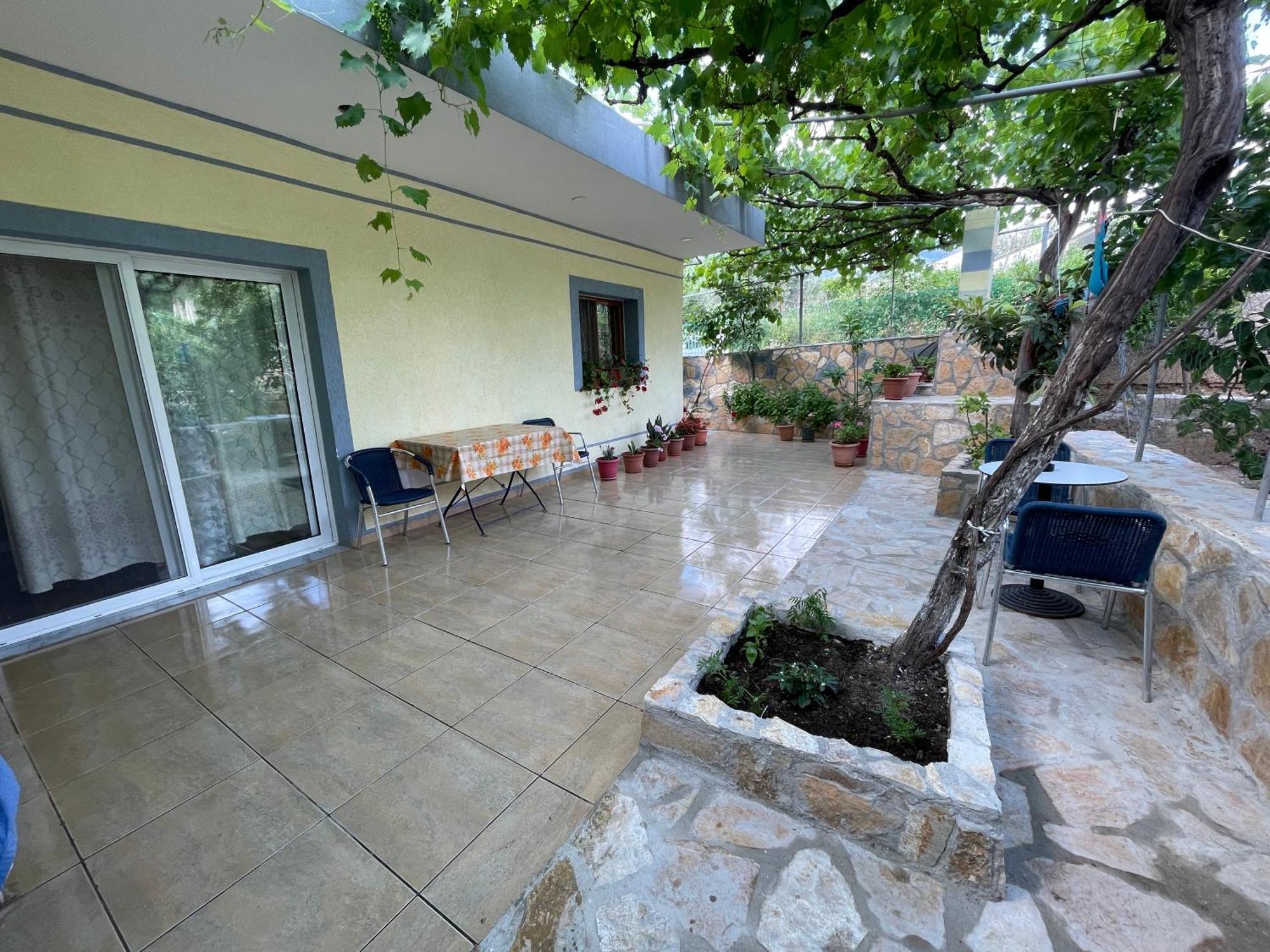 Apartment Yllis Himarë